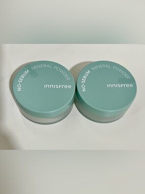 2pcs- Innisfree No-Sebum Mineral Powder - Mint Green Compact - Korea version